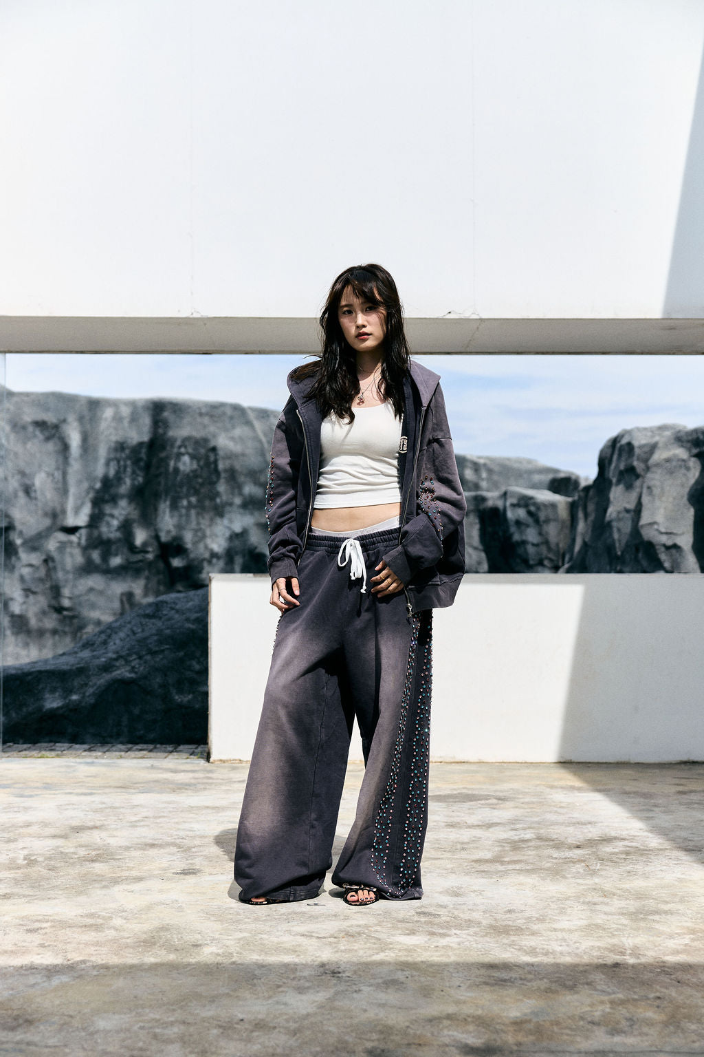 CRYSTAL CACTUS SWEATS - VINTAGE BLACK