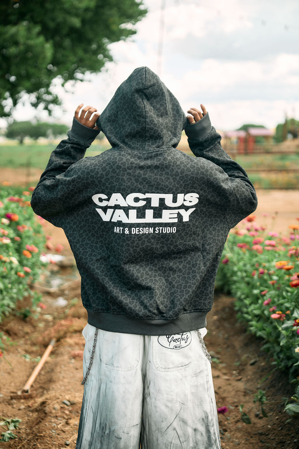 LEOPARD ART HOODIE - BLACK