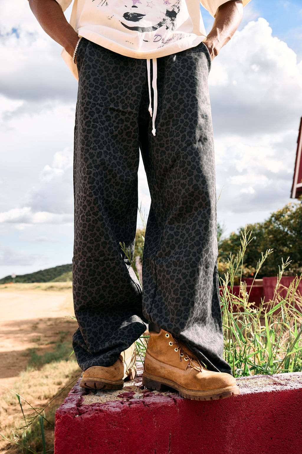 Leopard Art Sweat Pants - Black