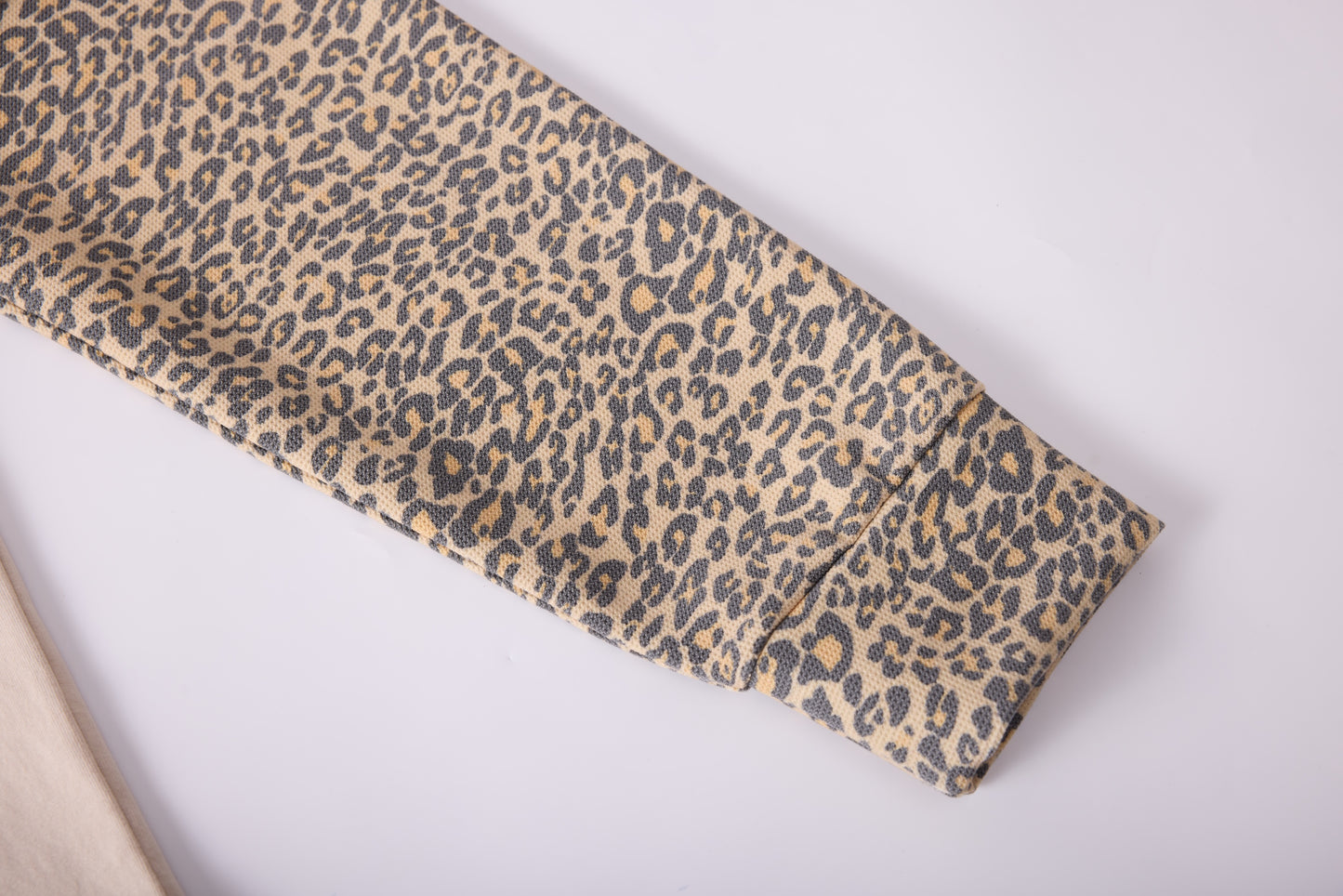 CV Leopard Sleeve