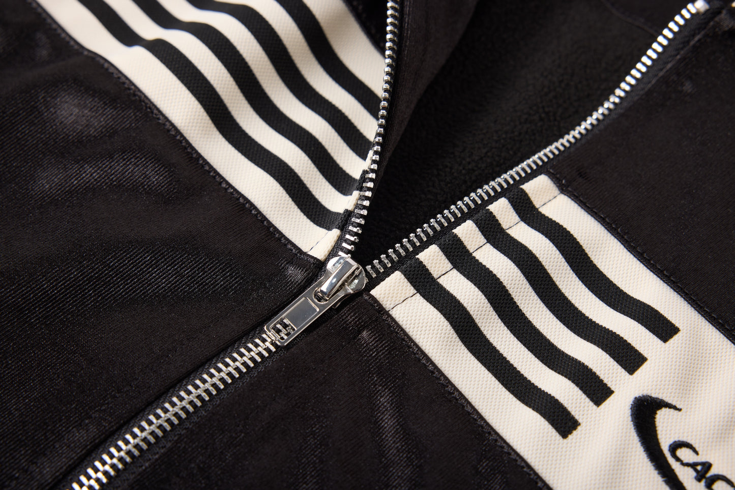 STRIPED VALLEY ZIP HOODIE