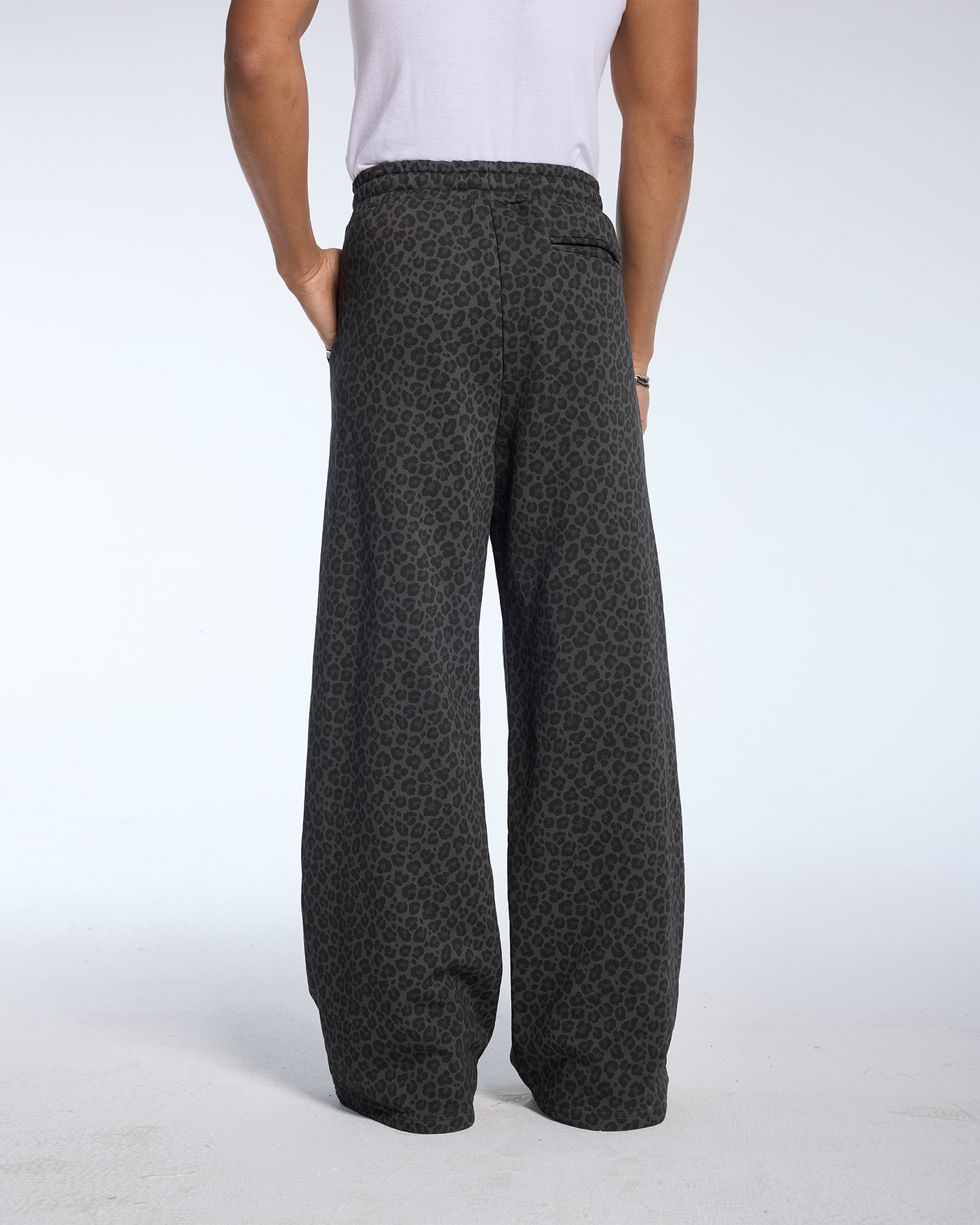 Leopard Art Sweat Pants - Black