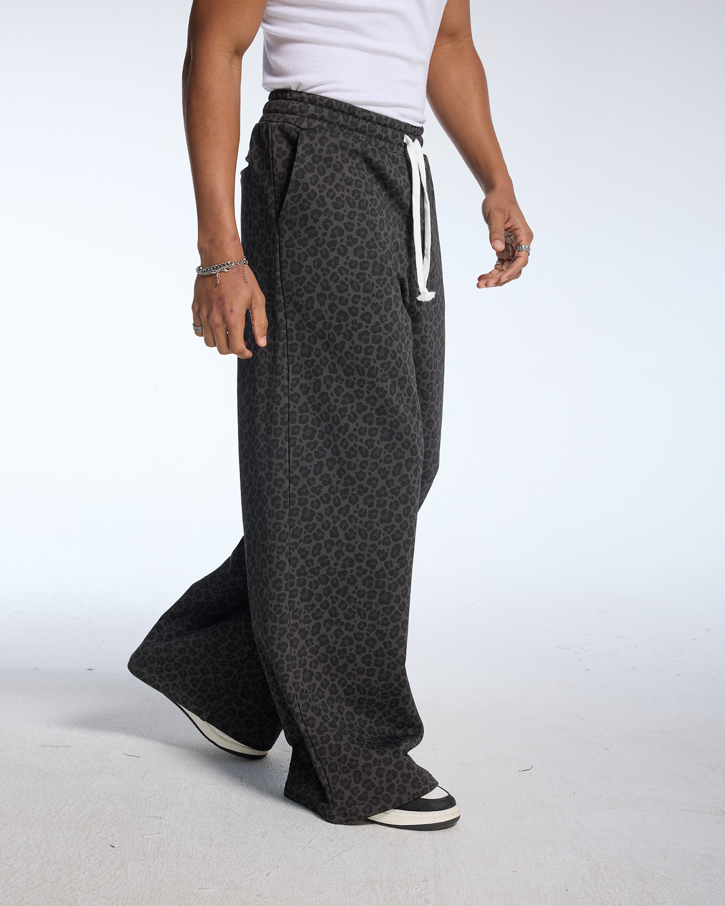 Leopard Art Sweat Pants - Black