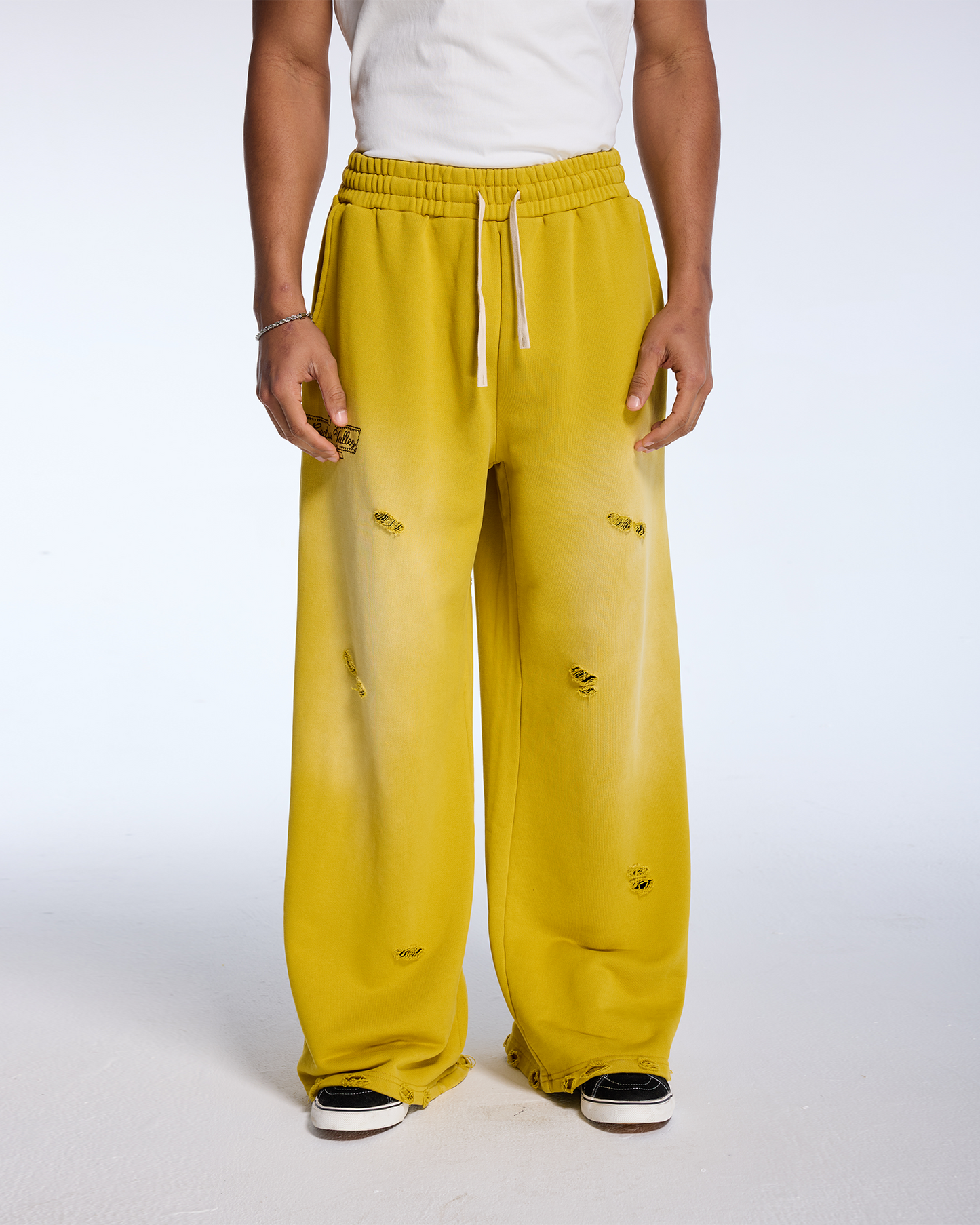 EAGLE VALLEY DISTRESSED SWEATS